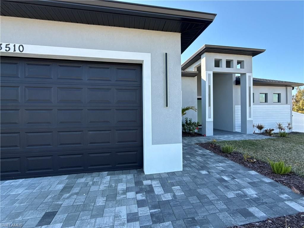 Image 4 of property listing at 3510 46th AVE, Cape Coral, FL 33993