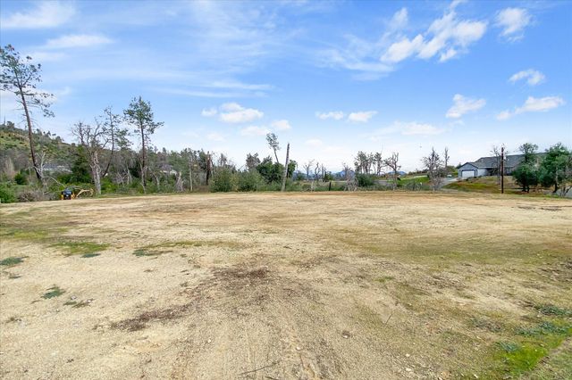 10096 Victoria Drive, Redding, CA 96001