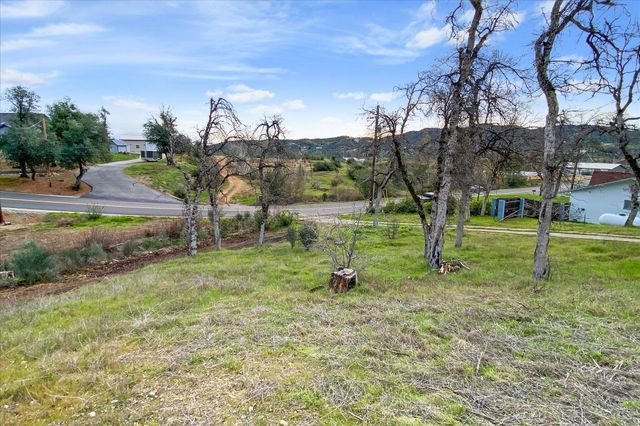 10096 Victoria Drive, Redding, CA 96001