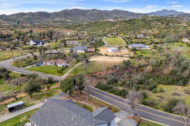 10096 Victoria Drive, Redding, CA 96001