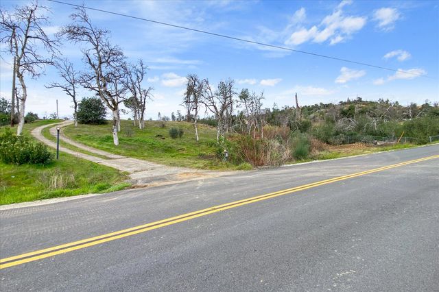 10096 Victoria Drive, Redding, CA 96001