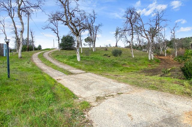 10096 Victoria Drive, Redding, CA 96001