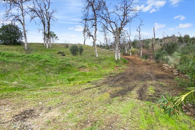 10096 Victoria Drive, Redding, CA 96001