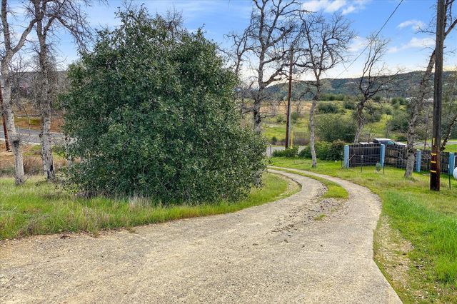 10096 Victoria Drive, Redding, CA 96001