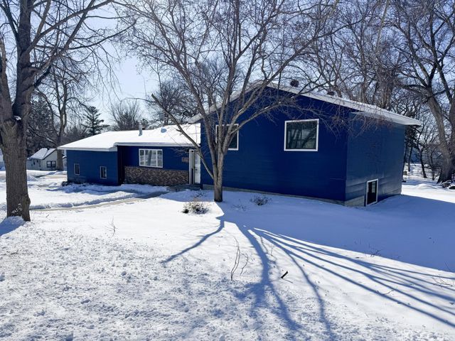 336 E Cherry Avenue, Fergus Falls, MN 56537