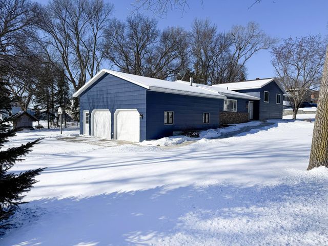 336 E Cherry Avenue, Fergus Falls, MN 56537