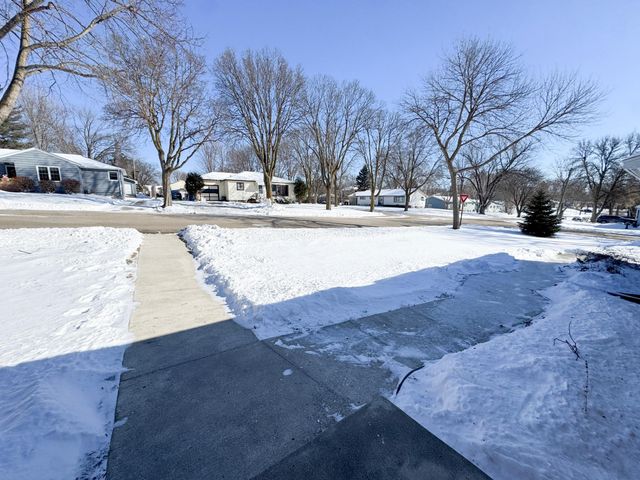 336 E Cherry Avenue, Fergus Falls, MN 56537
