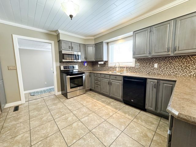 336 E Cherry Avenue, Fergus Falls, MN 56537