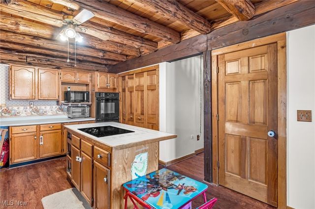 1556 Saxe Road, Mogadore, OH 44260