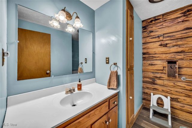 1556 Saxe Road, Mogadore, OH 44260