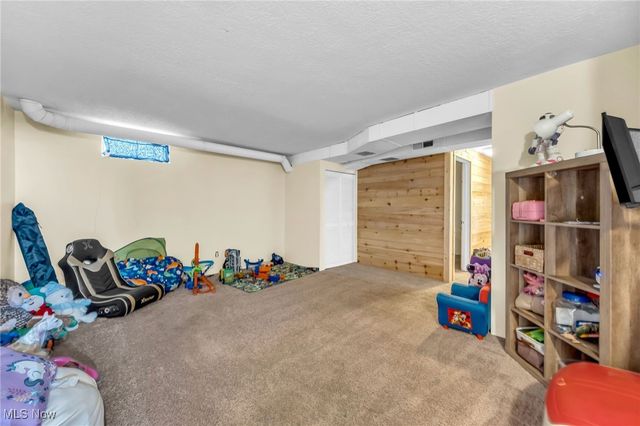 1556 Saxe Road, Mogadore, OH 44260