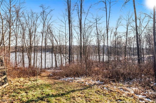 1556 Saxe Road, Mogadore, OH 44260