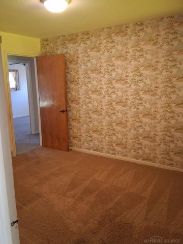 30230 Rosebriar Street, Saint Clair Shores, MI 48082