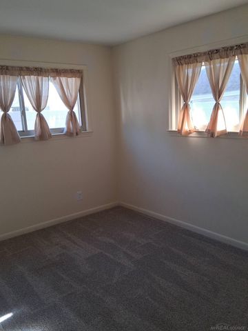 30230 Rosebriar Street, Saint Clair Shores, MI 48082