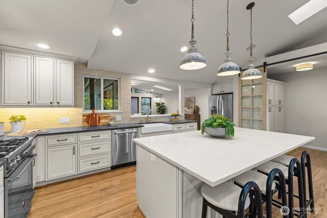 9209 NE 142nd Way, Kirkland, WA 98034