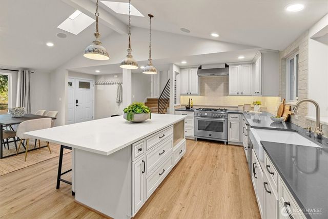 9209 NE 142nd Way, Kirkland, WA 98034