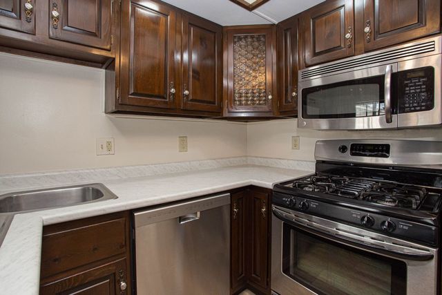 1528 Spruce Hills Drive, Bettendorf, IA 52722