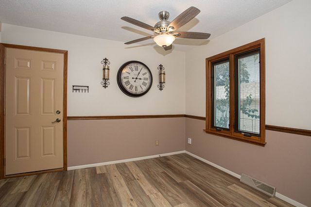 1528 Spruce Hills Drive, Bettendorf, IA 52722