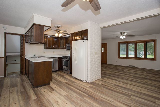 1528 Spruce Hills Drive, Bettendorf, IA 52722