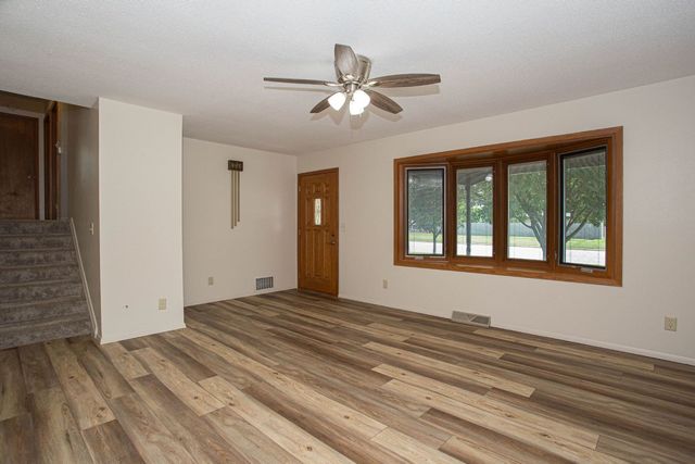 1528 Spruce Hills Drive, Bettendorf, IA 52722