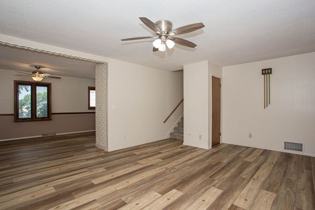 1528 Spruce Hills Drive, Bettendorf, IA 52722