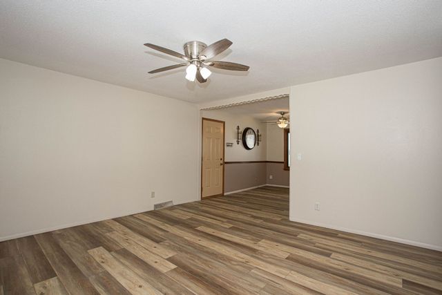 1528 Spruce Hills Drive, Bettendorf, IA 52722