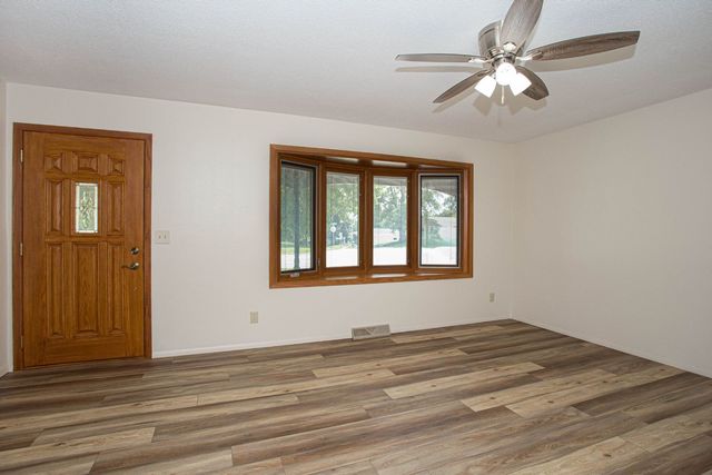1528 Spruce Hills Drive, Bettendorf, IA 52722