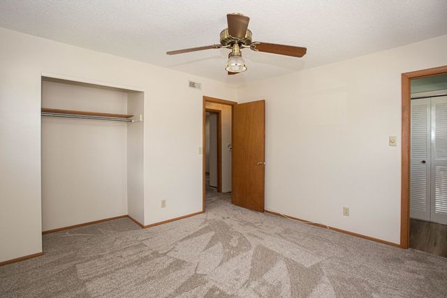 1528 Spruce Hills Drive, Bettendorf, IA 52722