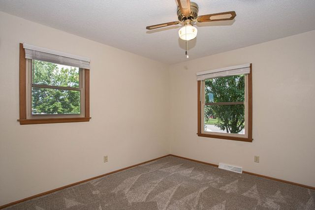 1528 Spruce Hills Drive, Bettendorf, IA 52722