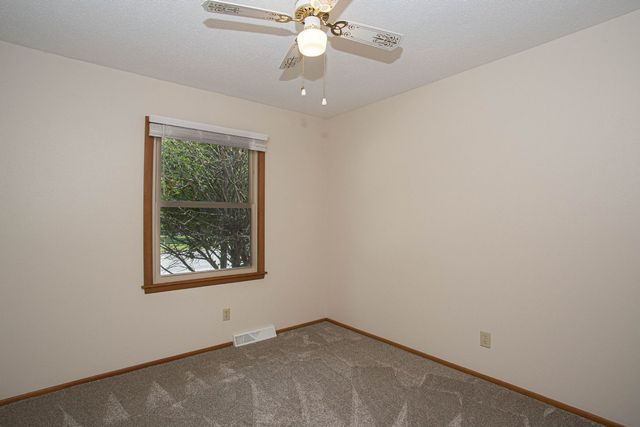 1528 Spruce Hills Drive, Bettendorf, IA 52722