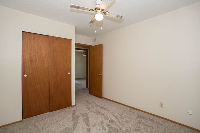 1528 Spruce Hills Drive, Bettendorf, IA 52722