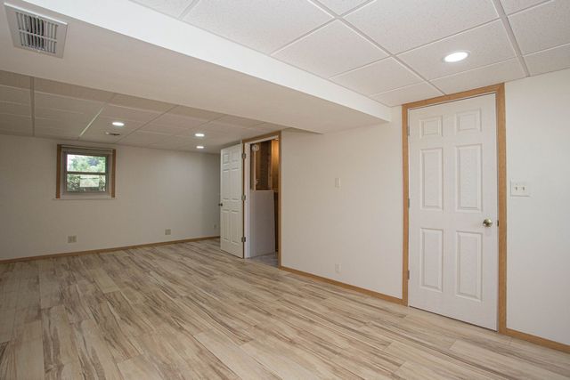 1528 Spruce Hills Drive, Bettendorf, IA 52722