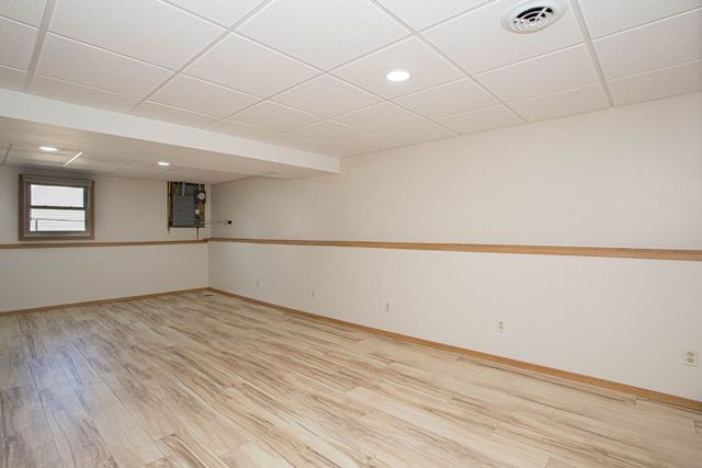 1528 Spruce Hills Drive, Bettendorf, IA 52722
