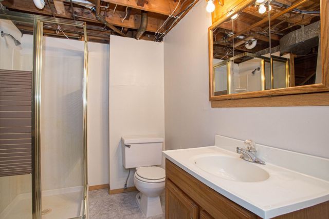1528 Spruce Hills Drive, Bettendorf, IA 52722