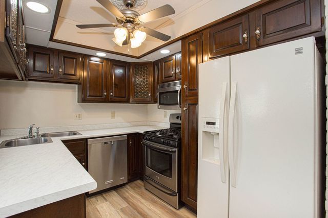 1528 Spruce Hills Drive, Bettendorf, IA 52722