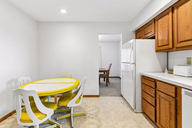 8706 Westwind Circle, Eden Prairie, MN 55344