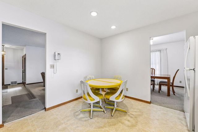 8706 Westwind Circle, Eden Prairie, MN 55344