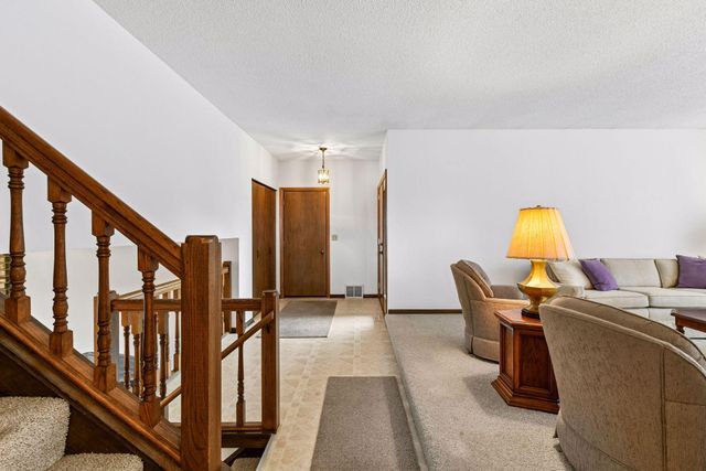 8706 Westwind Circle, Eden Prairie, MN 55344