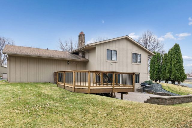 8706 Westwind Circle, Eden Prairie, MN 55344