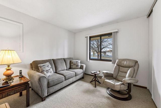 8706 Westwind Circle, Eden Prairie, MN 55344