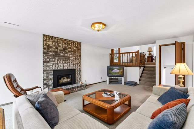 8706 Westwind Circle, Eden Prairie, MN 55344