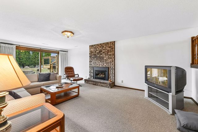 8706 Westwind Circle, Eden Prairie, MN 55344