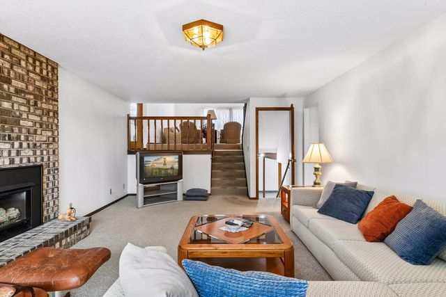 8706 Westwind Circle, Eden Prairie, MN 55344