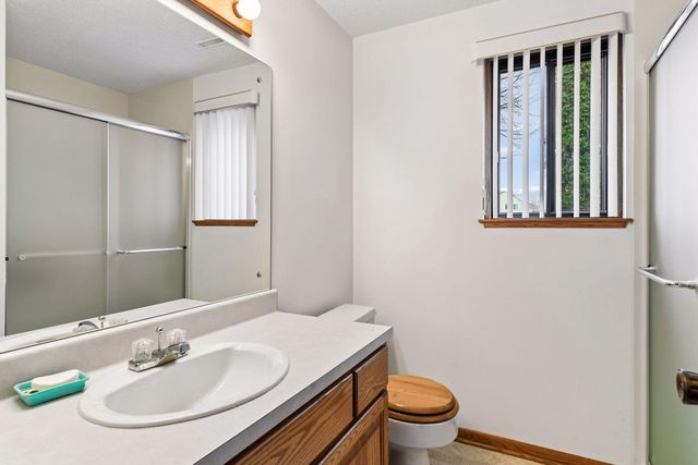 8706 Westwind Circle, Eden Prairie, MN 55344