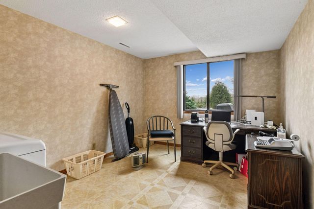 8706 Westwind Circle, Eden Prairie, MN 55344