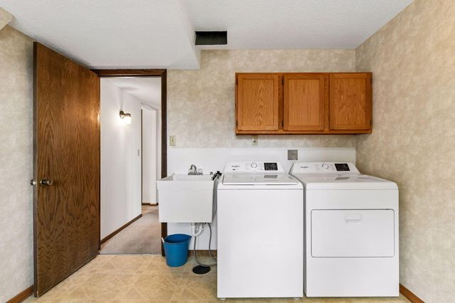 8706 Westwind Circle, Eden Prairie, MN 55344