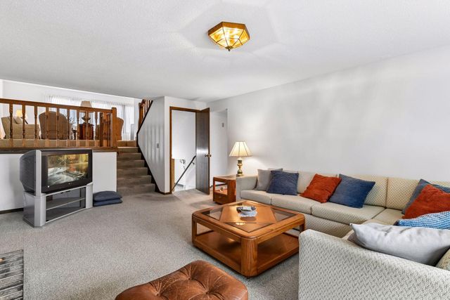 8706 Westwind Circle, Eden Prairie, MN 55344