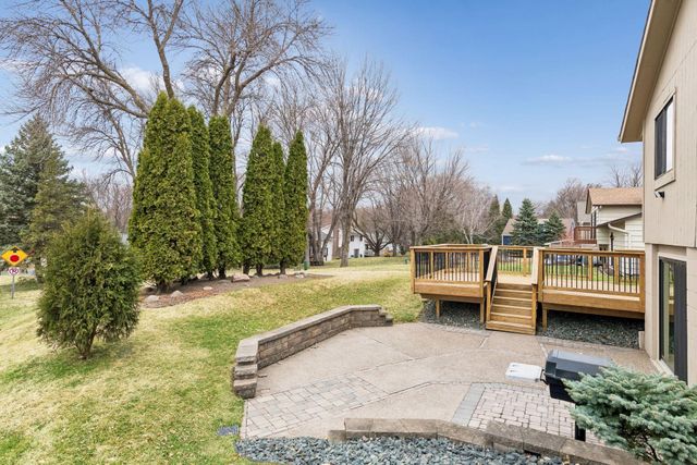 8706 Westwind Circle, Eden Prairie, MN 55344