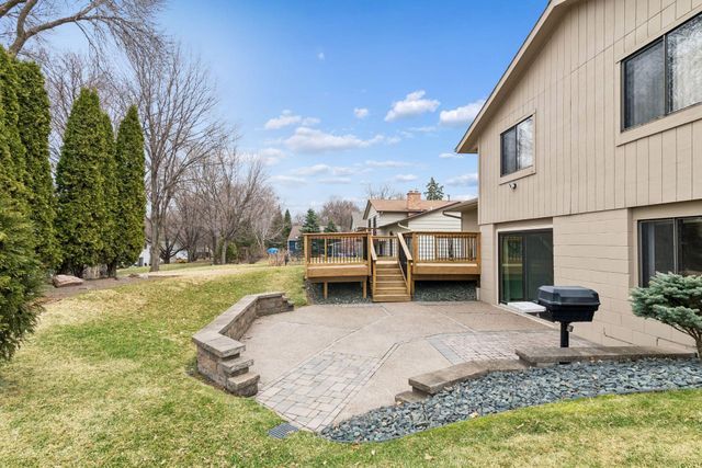 8706 Westwind Circle, Eden Prairie, MN 55344