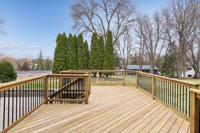 8706 Westwind Circle, Eden Prairie, MN 55344